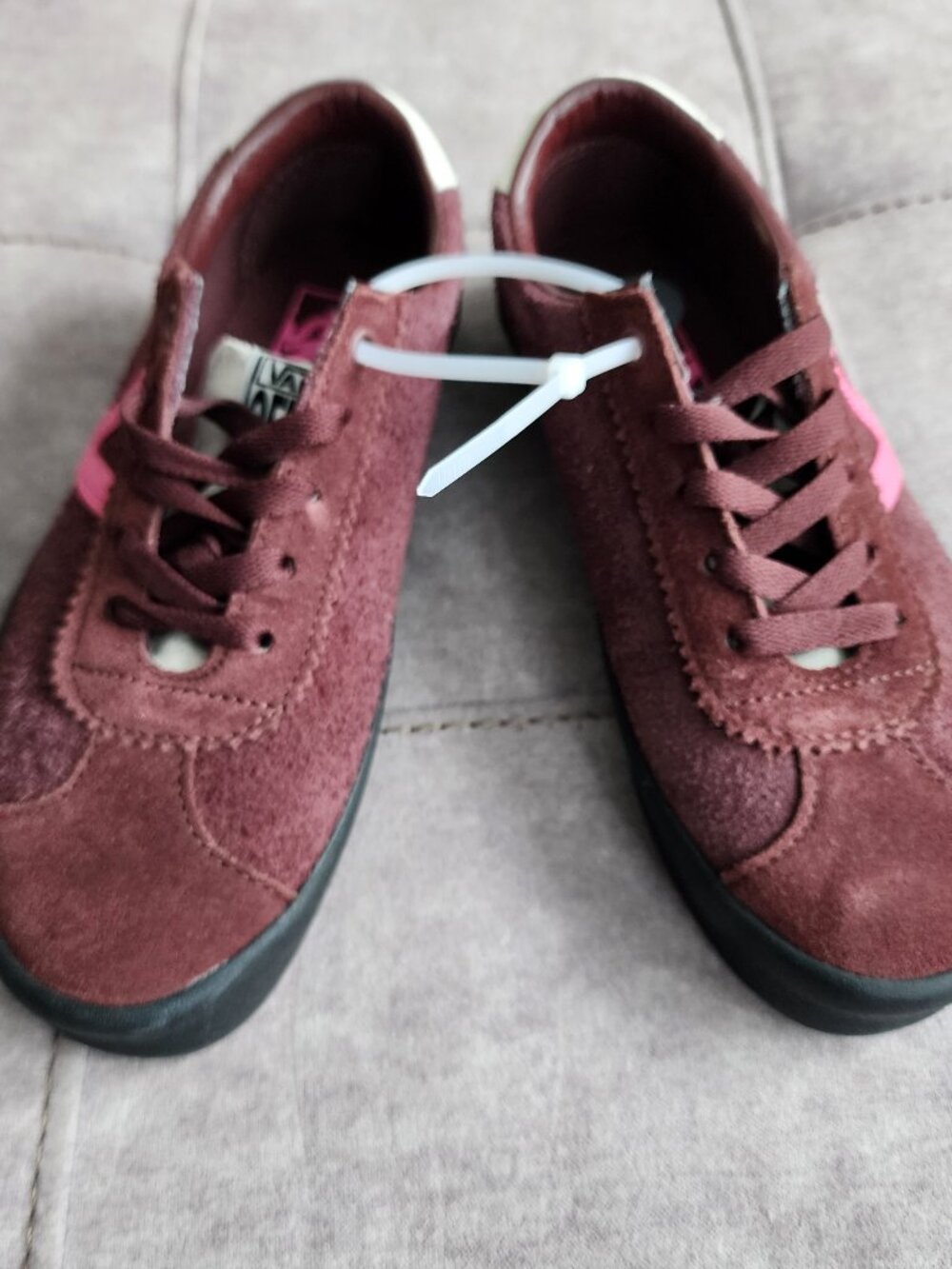 NEW Vans Women's Suede Burgundy Pink V-Stripe Low Top Sneakers Size 8.5